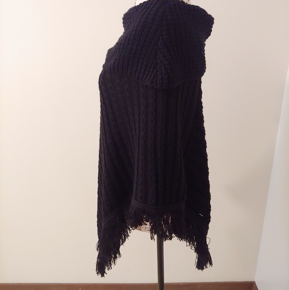 Black sweater poncho one size fits all - Picture 5 of 7